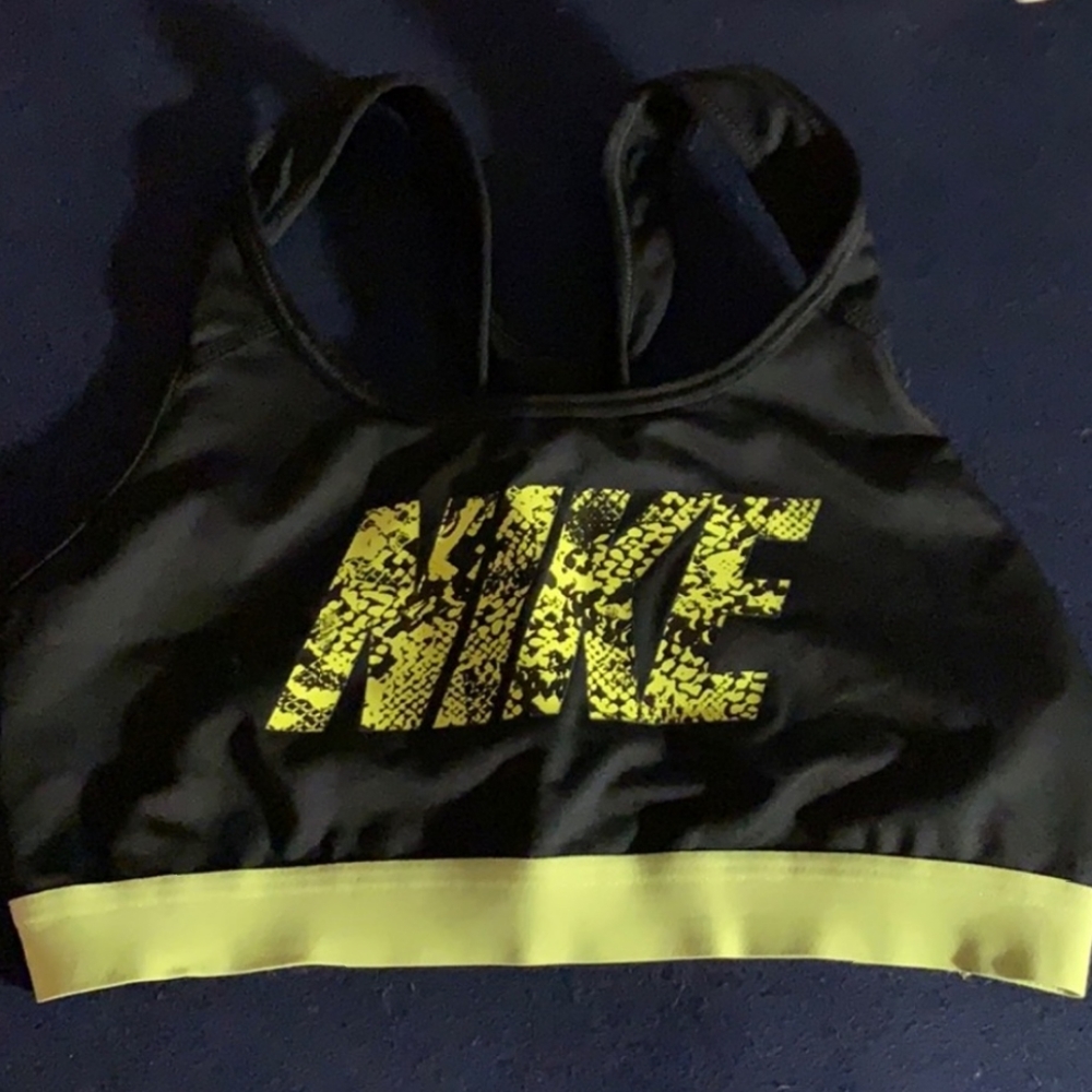 Nike sports bra medium